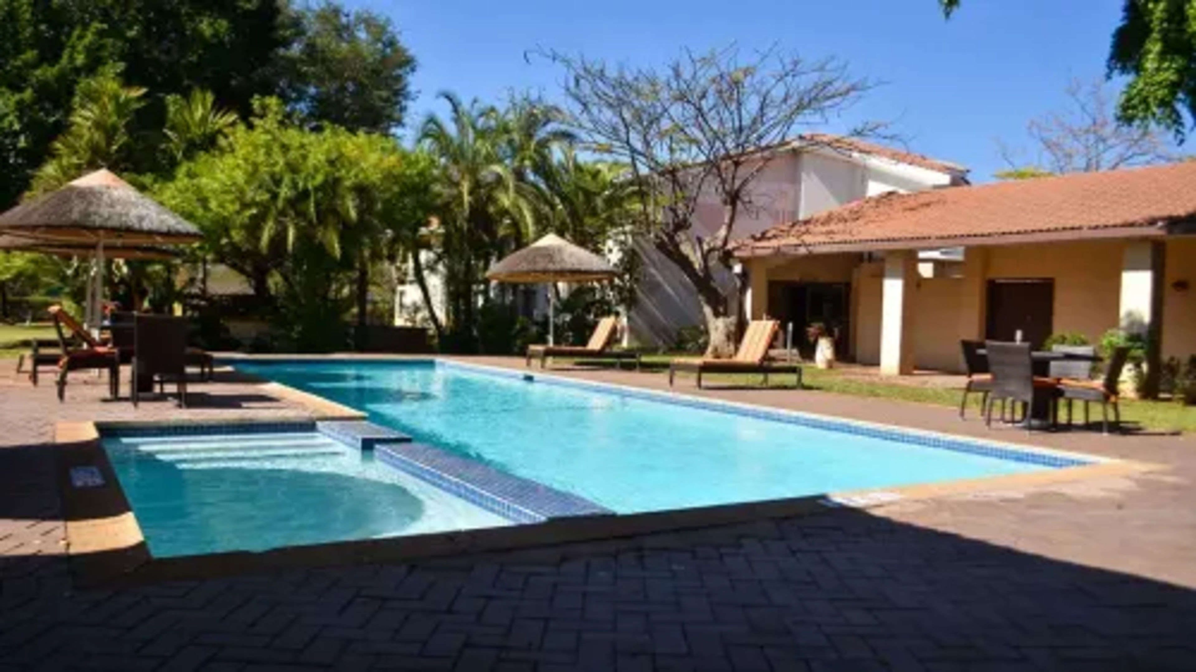 large_focal_Botswana_-_Bosele_-_exterior_2.webp