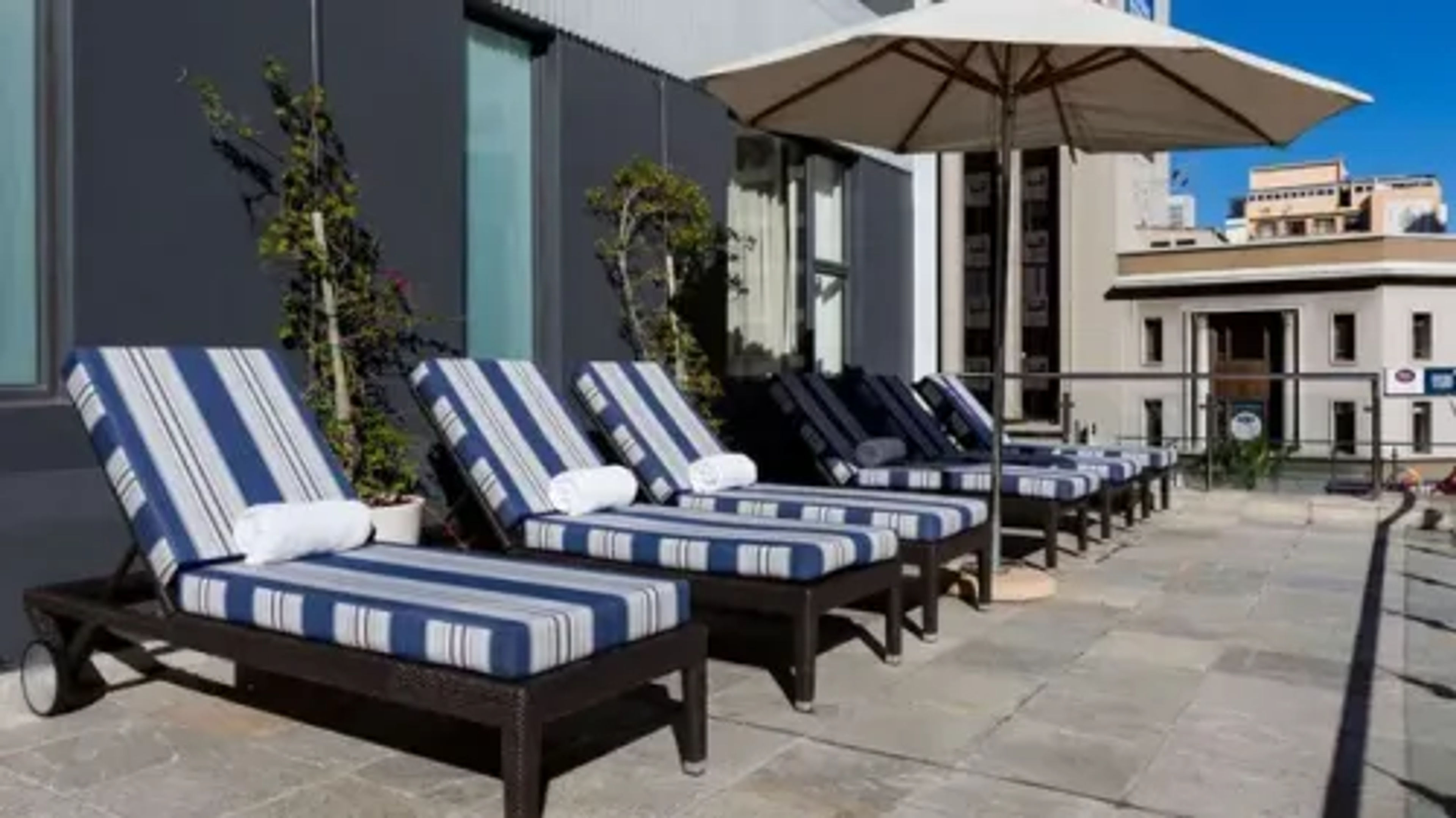 large_focal_cresta-grande-capetown-swimming-pool.webp