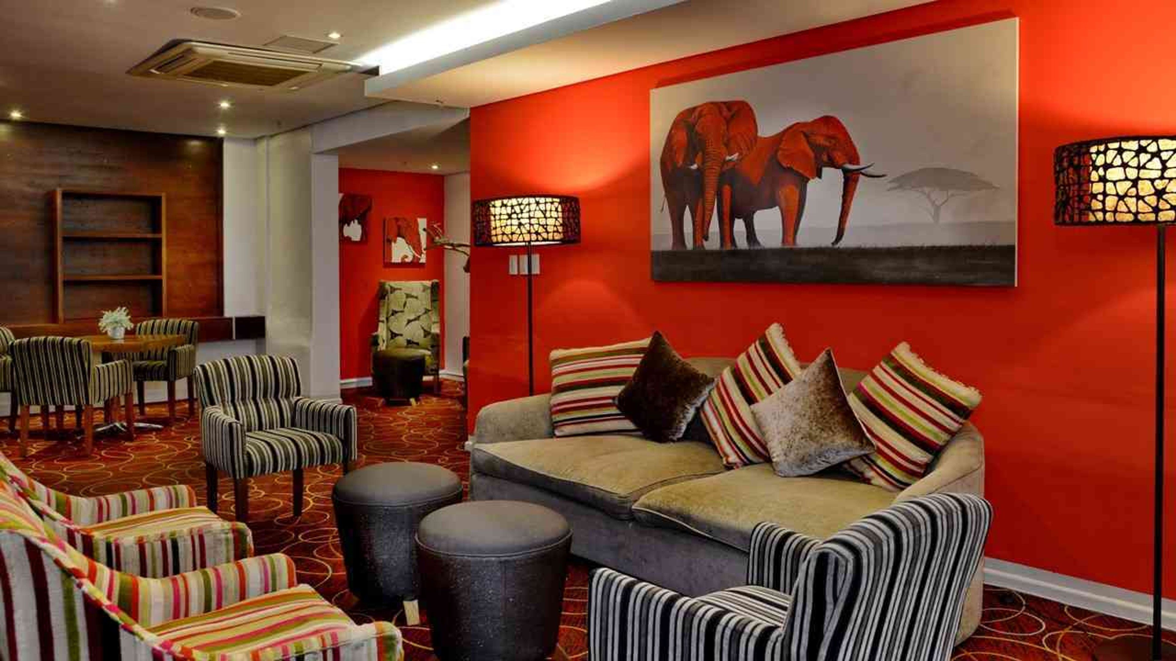 cresta-image-item-Red Elephant Bar 8