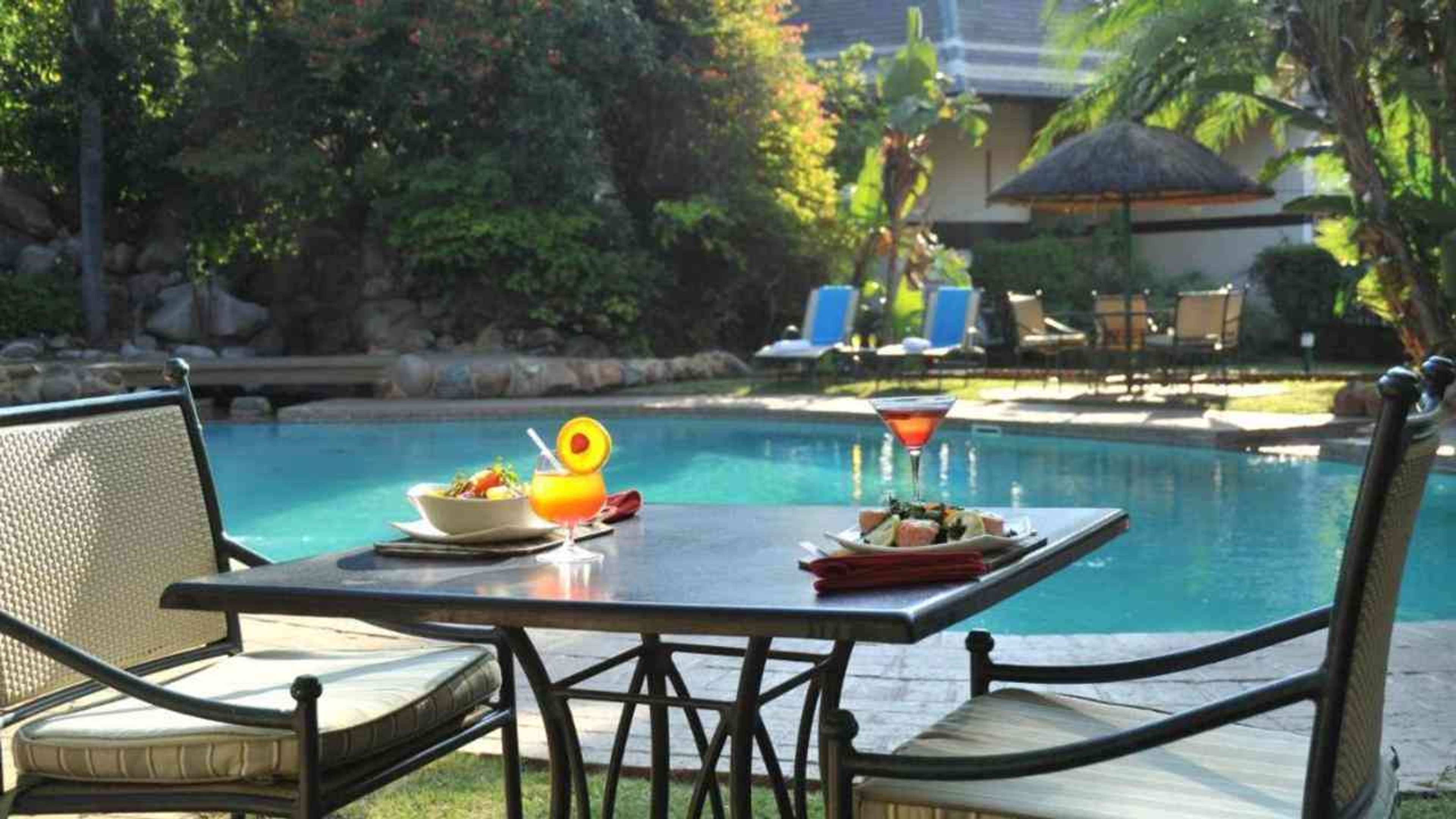 cresta-image-item-Cresta Thapama Pool Bar 4