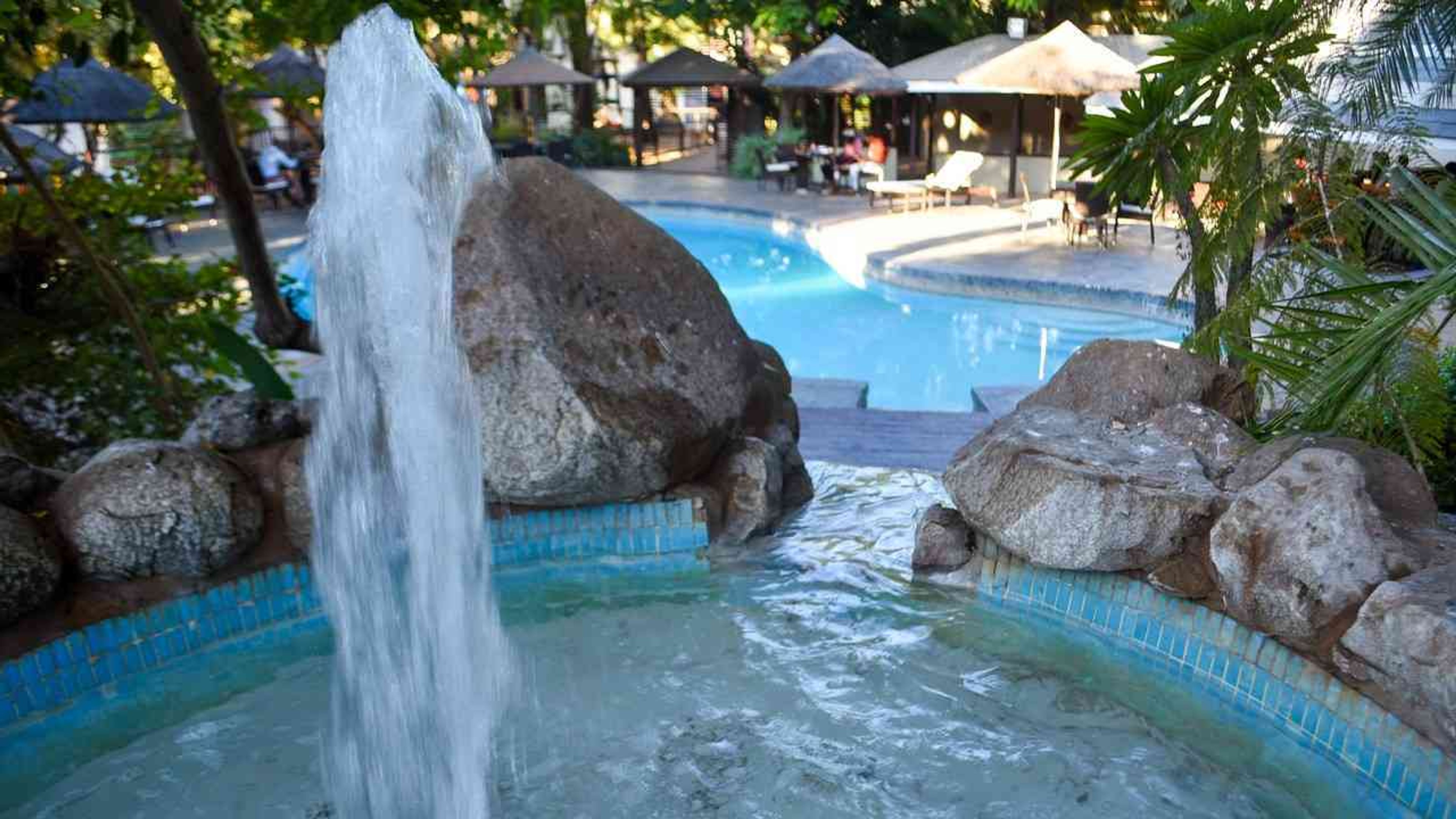 carousel-item-Cresta Thapama Pool 4